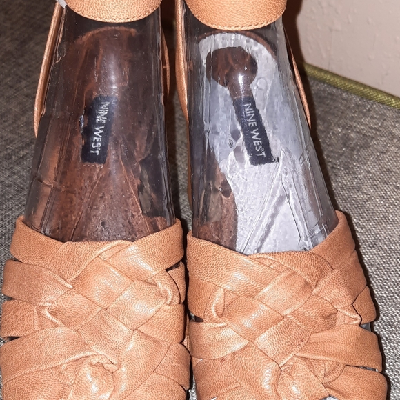 Nine West Camel block heeled sandal size 9 - Picture 2 of 2